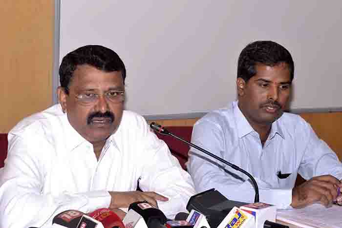 ಎಸ್‍ಟಿಜೆ ಕಾಲೇಜಿನಲ್ಲಿ ಮತ ಎಣಿಕೆಗೆ ಅಗತ್ಯ ಸಿದ್ಧತೆ: ಚಿಕ್ಕಮಗಳೂರು ಡಿಸಿ ಶ್ರೀರಂಗಯ್ಯ